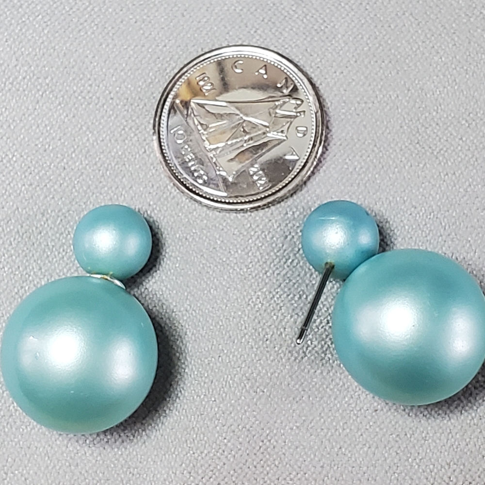 4 Pairs of Stud Earrings